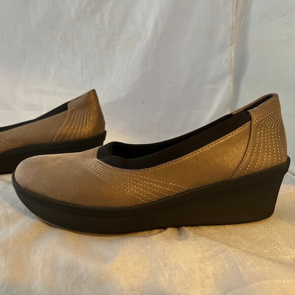Clarks  Women's Step Rose Sky Platform, Pewter  Women Size 9 M  NEW Without Box - Picture 1 of 5